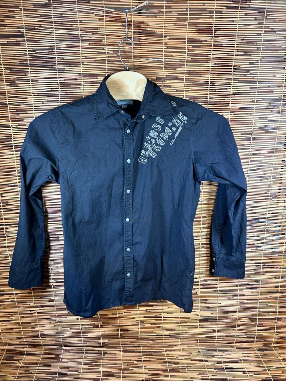 Quest Men’s Large Embroidered Guitar Large Shirt